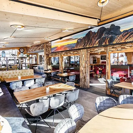 Wellness- Und Familienhotel Garni Dachsteinresort Апарт-отель Русбах-ам-Пас-Гшютт