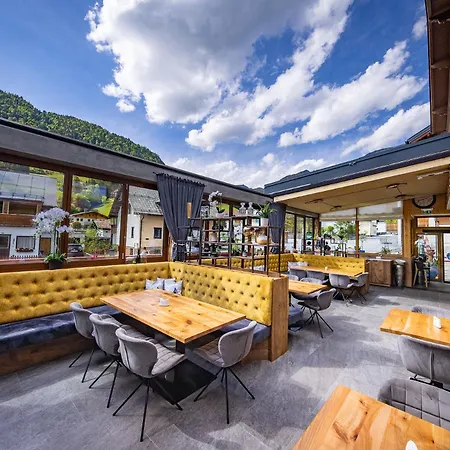 Wellness- Und Familienhotel Garni Dachsteinresort Lägenhetshotell Rußbach am Paß Gschütt