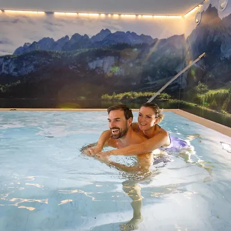Wellness- Und Familienhotel Garni Dachsteinresort Апарт-отель Русбах-ам-Пас-Гшютт