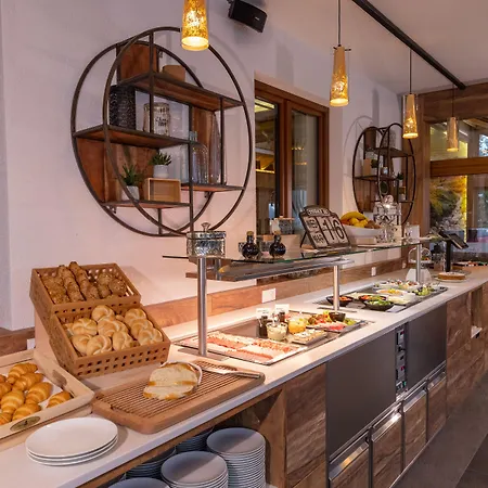 Wellness- Und Familienhotel Garni Dachsteinresort 4*