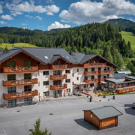 Wellness- Und Familienhotel Garni Dachsteinresort Lägenhetshotell 4*